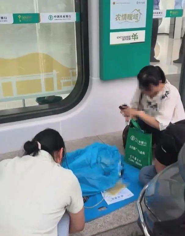 患病老人被要求本人到场取钱时死亡，农行株洲支行最新回应：向逝者致以沉痛哀悼  第2张