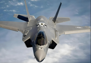 美F-35险被胡塞武装击中，损失增大让行动成“烂尾仗”